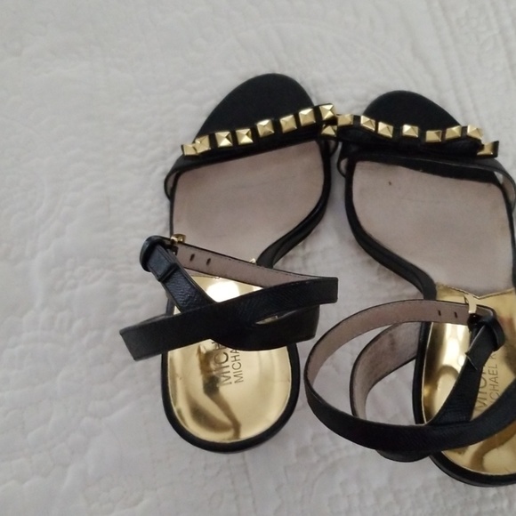 Shoes - Picture 4 of 4